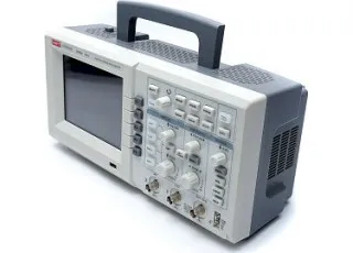 UTD2202CE UNI-T Осциллограф 2-канальный